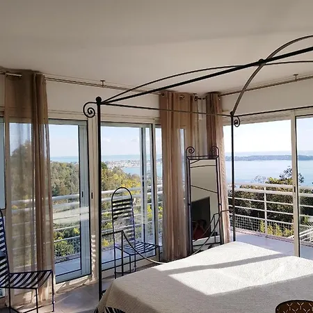 Cannes Super Cannes Golfe-Juan -- Vue Mer Exceptionnelle Sur La Mediterranee Et Le Cap D'Antibes-- Villa Alamp -- 4 A 6 Chambres --6 Sdb--7 Wc--Piscine Sans Vis A Vis--Superbe Rooftop Panoramique--Cuisine Americaine--Grand Living--Courts Sejours Poss Ferienhaus