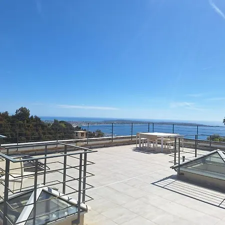 Holiday home Quartier Exclusif De Super Cannes Golfe-juan, Vue Imprenable Cap D'antibes- Alamp 4 A 7 -piscine- Peinture Interieure Et Literie Neuves -superbe Rooftop Sans Vis-a-vis ! Courts Sejours Flexibles Possibles