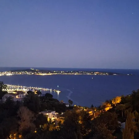 Quartier Exclusif De Super Cannes Golfe-juan, Vue Imprenable Cap D'antibes- Alamp 4 A 7 -piscine- Peinture Interieure Et Literie Neuves -superbe Rooftop Sans Vis-a-vis ! Courts Sejours Flexibles Possibles Holiday home