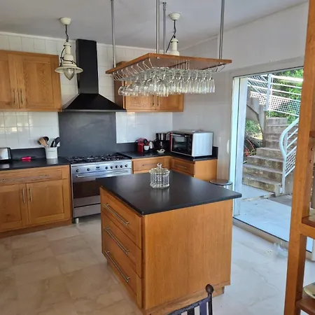 Ferienhaus Cannes Super Cannes Golfe-Juan -- Vue Mer Exceptionnelle Sur La Mediterranee Et Le Cap D'Antibes-- Villa Alamp -- 4 A 6 Chambres --6 Sdb--7 Wc--Piscine Sans Vis A Vis--Superbe Rooftop Panoramique--Cuisine Americaine--Grand Living--Courts Sejours Poss *