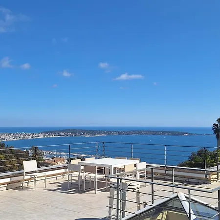 Cannes Super Cannes Golfe-Juan -- Vue Mer Exceptionnelle Sur La Mediterranee Et Le Cap D'Antibes-- Villa Alamp -- 4 A 6 Chambres --6 Sdb--7 Wc--Piscine Sans Vis A Vis--Superbe Rooftop Panoramique--Cuisine Americaine--Grand Living--Courts Sejours Poss * Vallauris