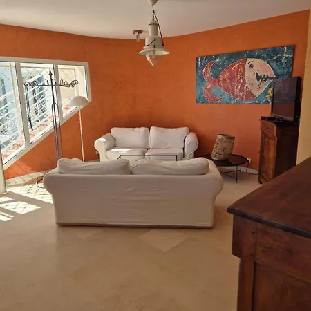 Ferienhaus Cannes Super Cannes Golfe-Juan -- Vue Mer Exceptionnelle Sur La Mediterranee Et Le Cap D'Antibes-- Villa Alamp -- 4 A 6 Chambres --6 Sdb--7 Wc--Piscine Sans Vis A Vis--Superbe Rooftop Panoramique--Cuisine Americaine--Grand Living--Courts Sejours Poss