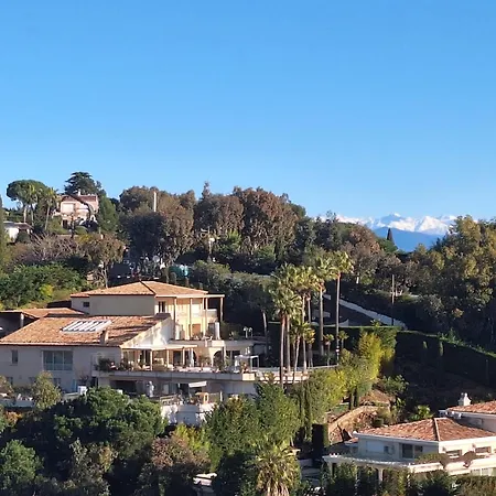 Ferienhaus Cannes Super Cannes Golfe-Juan -- Vue Mer Exceptionnelle Sur La Mediterranee Et Le Cap D'Antibes-- Villa Alamp -- 4 A 6 Chambres --6 Sdb--7 Wc--Piscine Sans Vis A Vis--Superbe Rooftop Panoramique--Cuisine Americaine--Grand Living--Courts Sejours Poss *
