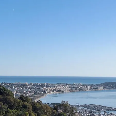Cannes Super Cannes Golfe-Juan -- Vue Mer Exceptionnelle Sur La Mediterranee Et Le Cap D'Antibes-- Villa Alamp -- 4 A 6 Chambres --6 Sdb--7 Wc--Piscine Sans Vis A Vis--Superbe Rooftop Panoramique--Cuisine Americaine--Grand Living--Courts Sejours Poss Ferienhaus Vallauris