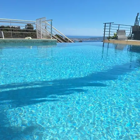 Ferienhaus Cannes Super Cannes Golfe-Juan -- Vue Mer Exceptionnelle Sur La Mediterranee Et Le Cap D'Antibes-- Villa Alamp -- 4 A 6 Chambres --6 Sdb--7 Wc--Piscine Sans Vis A Vis--Superbe Rooftop Panoramique--Cuisine Americaine--Grand Living--Courts Sejours Poss