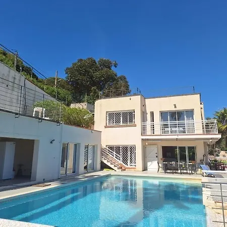 Cannes Super Cannes Golfe-Juan -- Vue Mer Exceptionnelle Sur La Mediterranee Et Le Cap D'Antibes-- Villa Alamp -- 4 A 6 Chambres --6 Sdb--7 Wc--Piscine Sans Vis A Vis--Superbe Rooftop Panoramique--Cuisine Americaine--Grand Living--Courts Sejours Poss Ferienhaus Vallauris