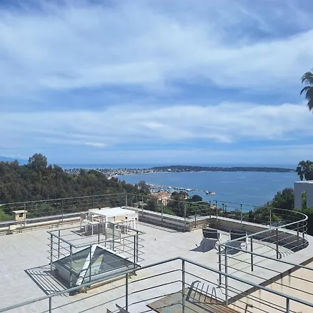 Cannes Super Cannes Golfe-Juan -- Vue Mer Exceptionnelle Sur La Mediterranee Et Le Cap D'Antibes-- Villa Alamp -- 4 A 6 Chambres --6 Sdb--7 Wc--Piscine Sans Vis A Vis--Superbe Rooftop Panoramique--Cuisine Americaine--Grand Living--Courts Sejours Poss *