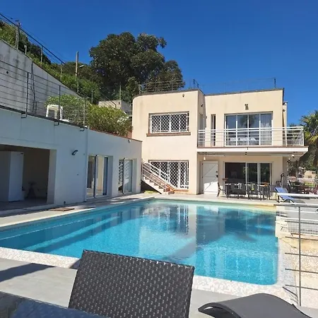 Cannes Super Cannes Golfe-Juan -- Vue Mer Exceptionnelle Sur La Mediterranee Et Le Cap D'Antibes-- Villa Alamp -- 4 A 6 Chambres --6 Sdb--7 Wc--Piscine Sans Vis A Vis--Superbe Rooftop Panoramique--Cuisine Americaine--Grand Living--Courts Sejours Poss Ferienhaus