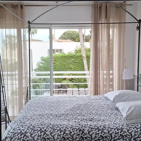Quartier Exclusif De Super Cannes Golfe-juan, Vue Imprenable Cap D'antibes- Alamp 4 A 7 -piscine- Peinture Interieure Et Literie Neuves -superbe Rooftop Sans Vis-a-vis ! Courts Sejours Flexibles Possibles Holiday home *