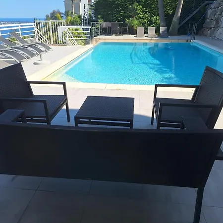 Cannes Super Cannes Golfe-Juan -- Vue Mer Exceptionnelle Sur La Mediterranee Et Le Cap D'Antibes-- Villa Alamp -- 4 A 6 Chambres --6 Sdb--7 Wc--Piscine Sans Vis A Vis--Superbe Rooftop Panoramique--Cuisine Americaine--Grand Living--Courts Sejours Poss Ferienhaus Vallauris