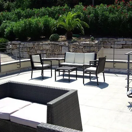 Holiday home Quartier Exclusif De Super Cannes Golfe-juan, Vue Imprenable Cap D'antibes- Alamp 4 A 7 -piscine- Peinture Interieure Et Literie Neuves -superbe Rooftop Sans Vis-a-vis ! Courts Sejours Flexibles Possibles Vallauris